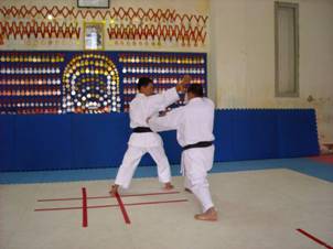 Jyu ippon Kumite Suzucho Karate - Bước 3