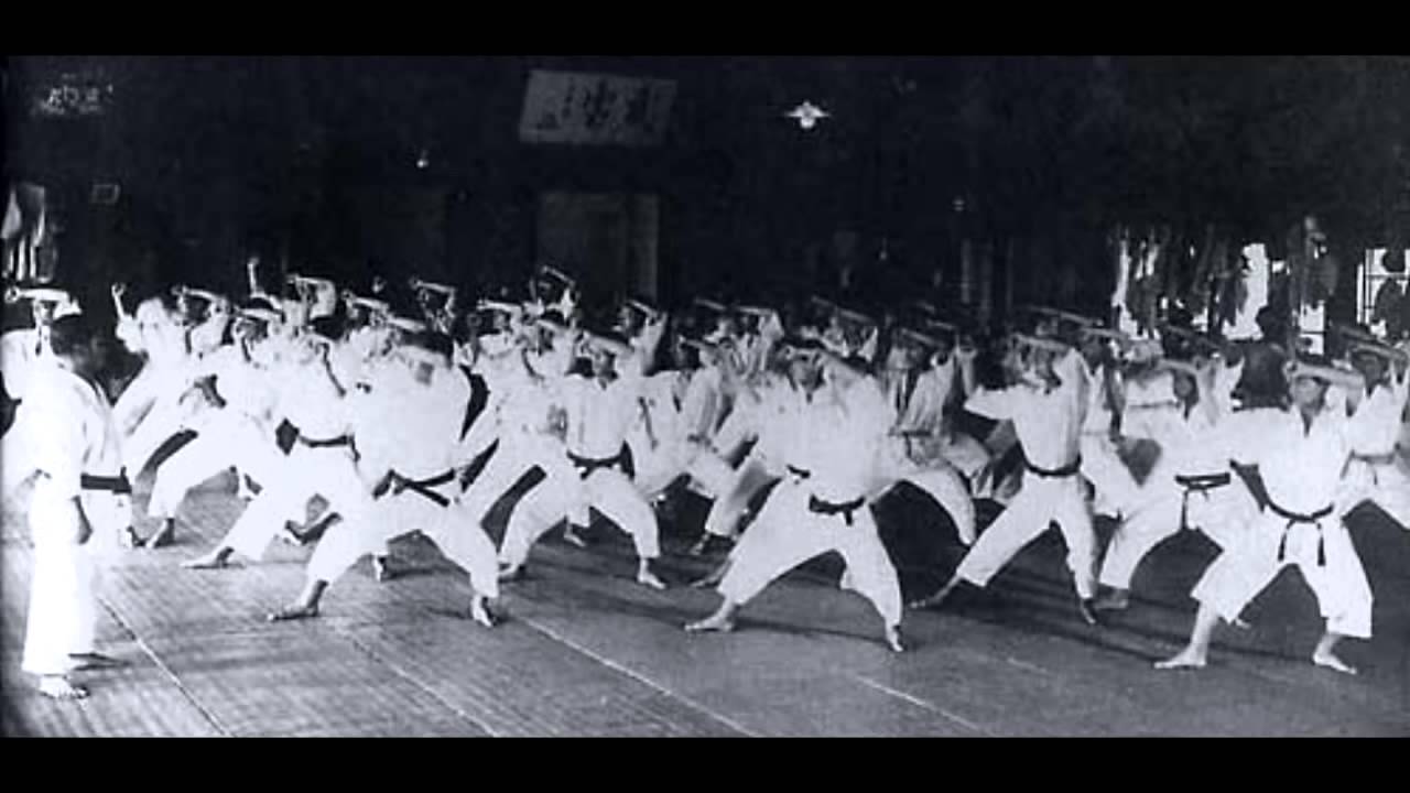 Cảnh tập luyện môn sinh Hệ phái Suzucho Karatedo
